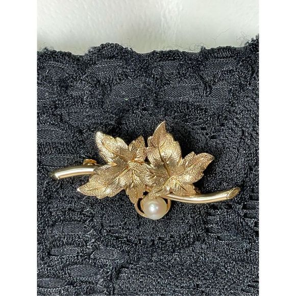 14KT Yellow Gold Carl-Art Maple Leaves Pearl Brooch / Pin 2” Long